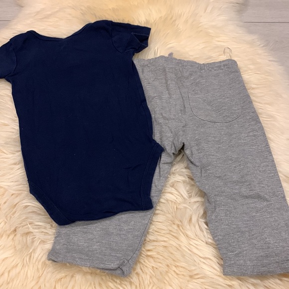 Sweet Child of Mine Navy Onesie Bodysuit & Gray Sweatpants in size 18-24M - Picture 8 of 8